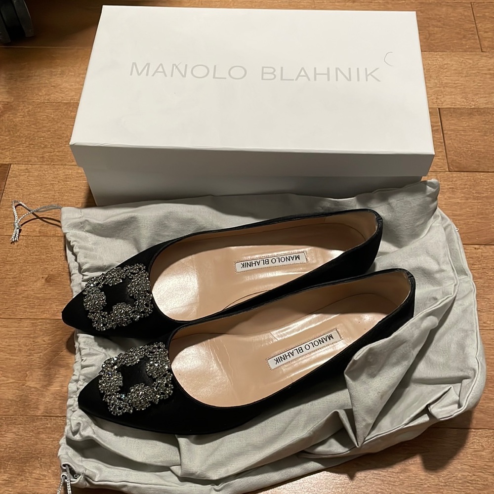 Authentic Manolo Blahnik flats size 7